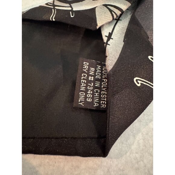 Set of 2 Vintage Winnie the Pooh Neckties – Classic & Playful Designs - Picture 8 of 11